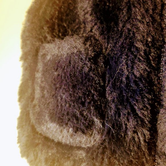 Tommy Hilfiger Child's fluffy black hooded vest. Size 2 - Picture 6 of 8